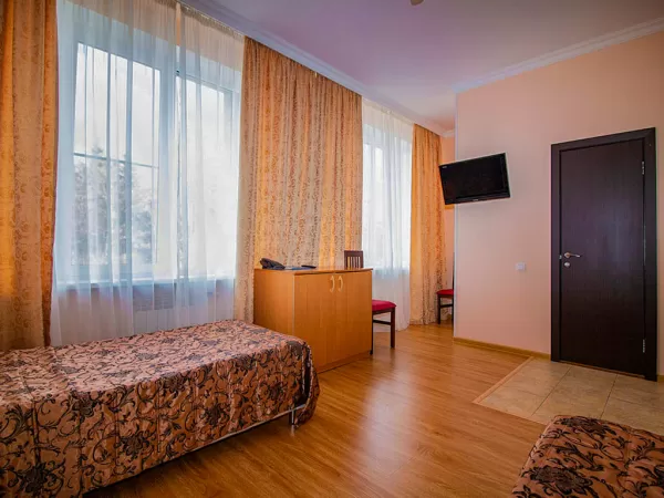 Двухместный номер 1 категории в 1 корпусе в санатории Металлург в городе Ессентуки - фотография