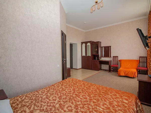 Семейный номер 1 категории в 1 корпусе в санатории Металлург в городе Ессентуки - фотография