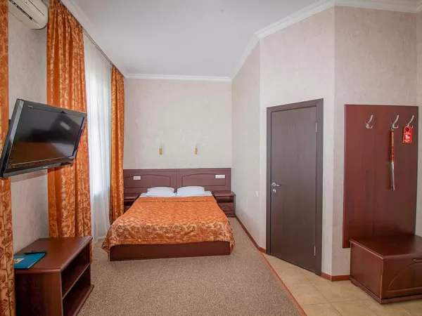 Семейный номер 1 категории в 1 корпусе в санатории Металлург в городе Ессентуки - фотография