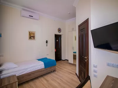 Одноместный номер 1 категории во 2 корпусе в санатории Металлург в городе Ессентуки - фотография